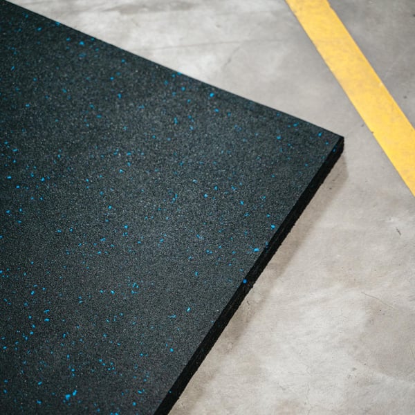 FitNord Gummiplate 1 m x 1 m x 30 mm, svart med blå prikker 3